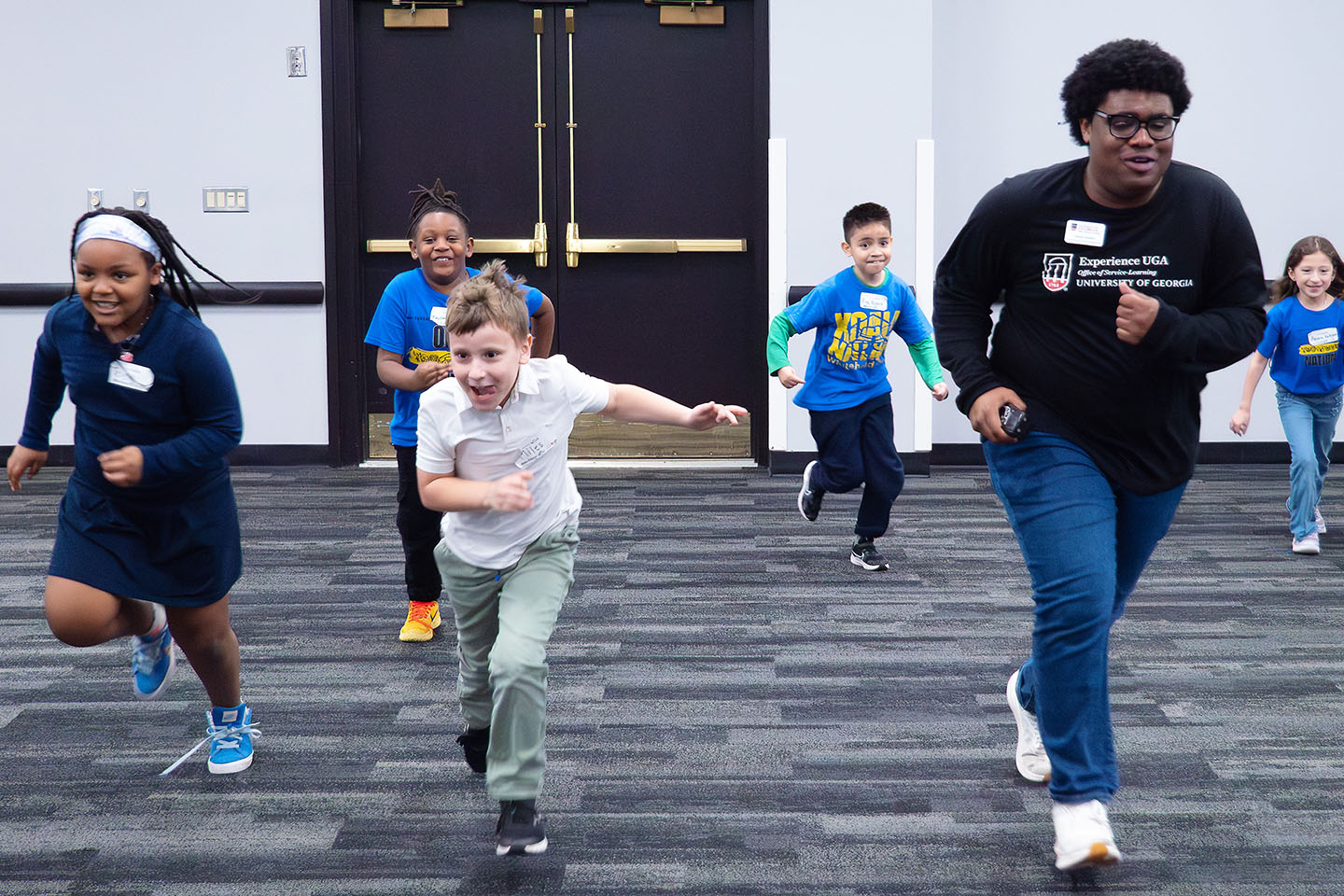 elementary students and experience uga ambassador run and play
